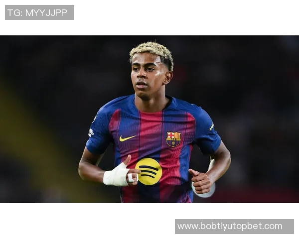 重返诺坎普巴萨海报展现弗里克亚马尔库巴西三位明星球员风采